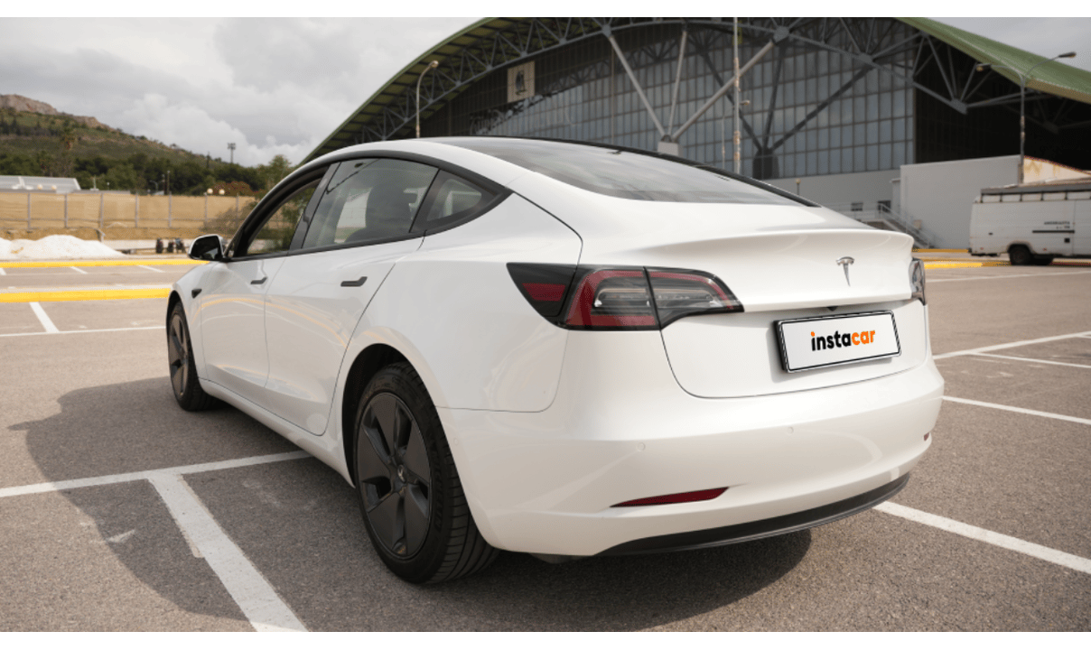 TESLA MODEL 3 STANDARD RANGE PLUS