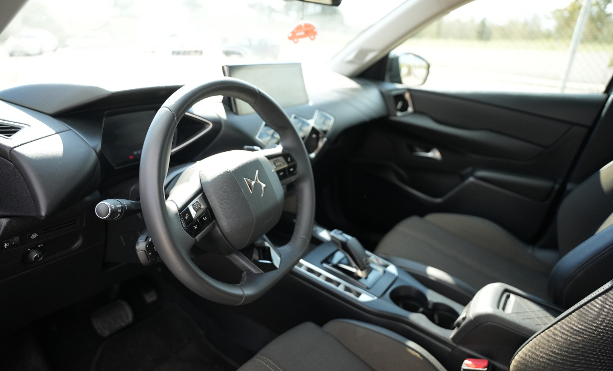 vehicleDetails.images[0].caption ?  : ds ds3-crossback