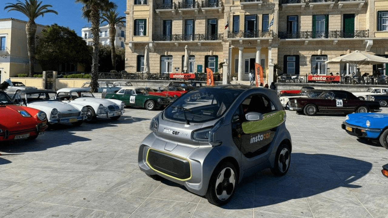 An XEV Yoyo in front of the Poseidonion Grand Hotel in Spetses